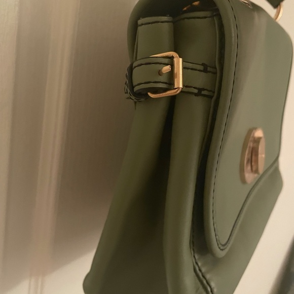 Oroton Bags Oroton Green Leather Shoulder Bag With Chain Strap